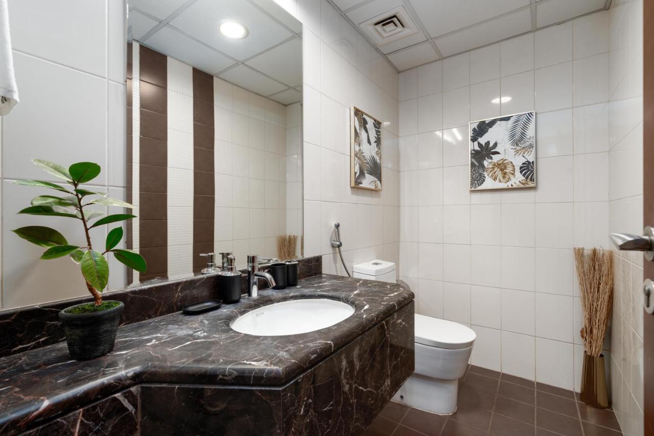 Spacious 2 Beds 5 Min Walk From Dubai Mall With Brand New Gym And Rooftop Swimming Pool Daire Dış mekan fotoğraf
