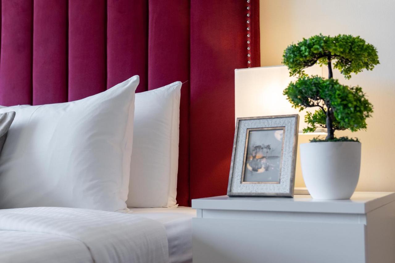 Spacious 2 Beds 5 Min Walk From Dubai Mall With Brand New Gym And Rooftop Swimming Pool Daire Dış mekan fotoğraf