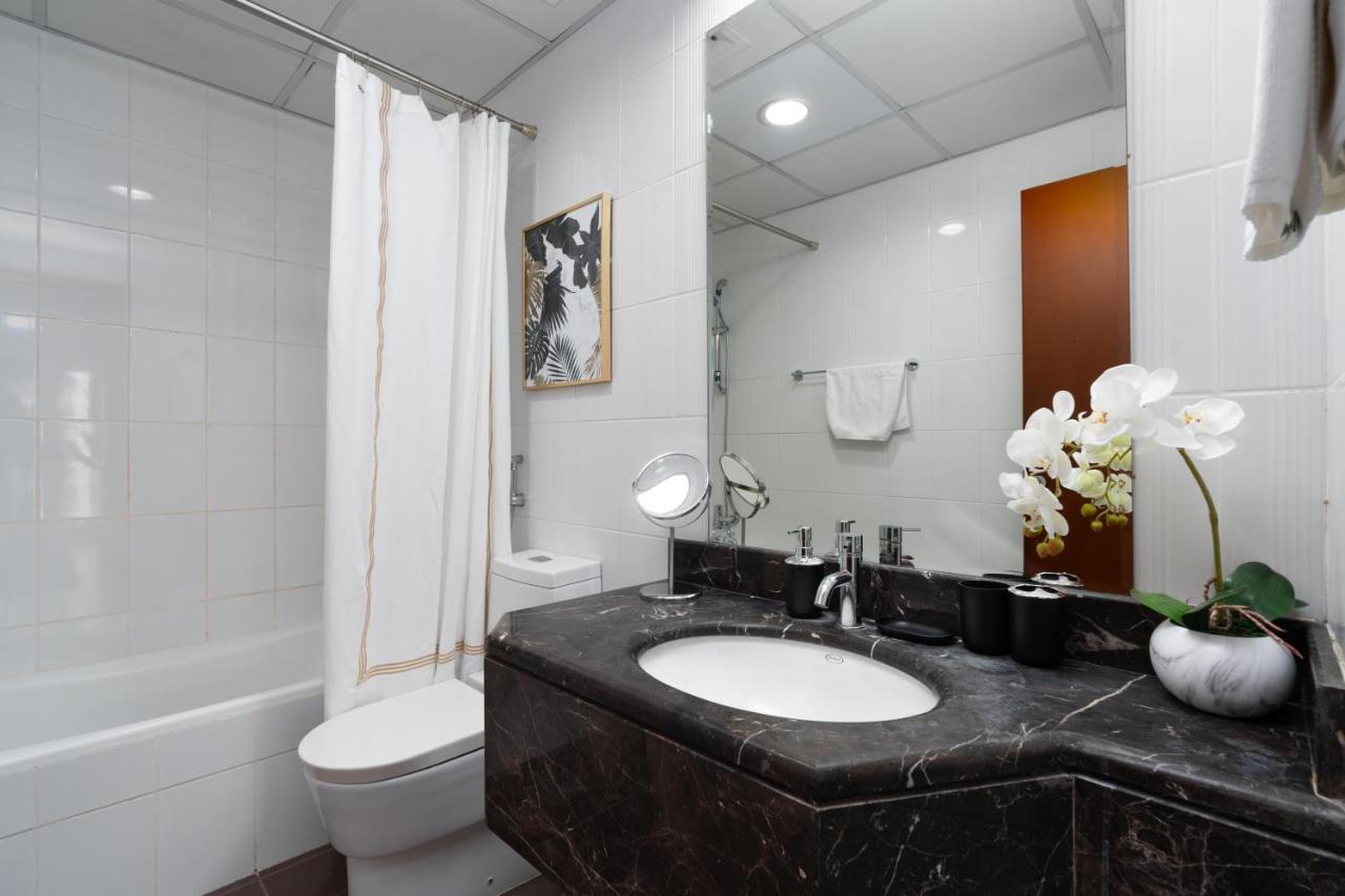 Spacious 2 Beds 5 Min Walk From Dubai Mall With Brand New Gym And Rooftop Swimming Pool Daire Dış mekan fotoğraf
